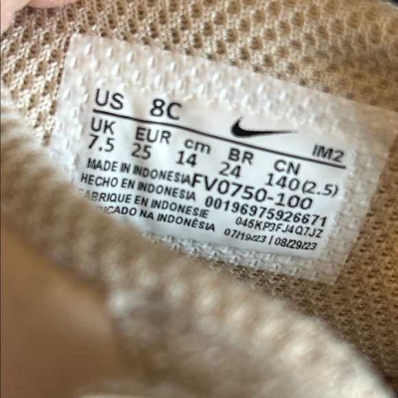 Nike toddler sneakers. - Picture 8 of 8